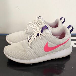 Nike Women’s Light Gray Sneakers with Pink Swoosh and Purple Accents